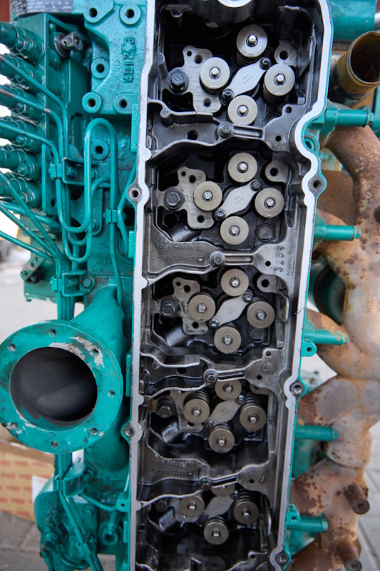 Precision diesel engine cylinder head overhaul